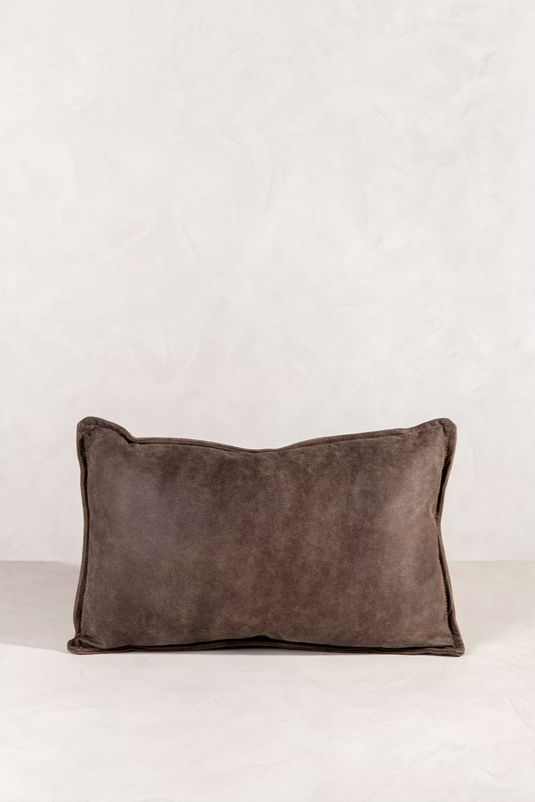 RUBBED LEATHER PILLOW – L