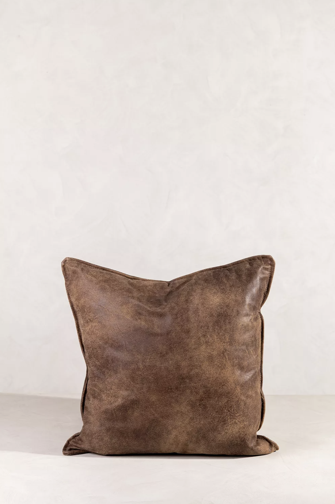 RUBBED LEATHER PILLOW – M