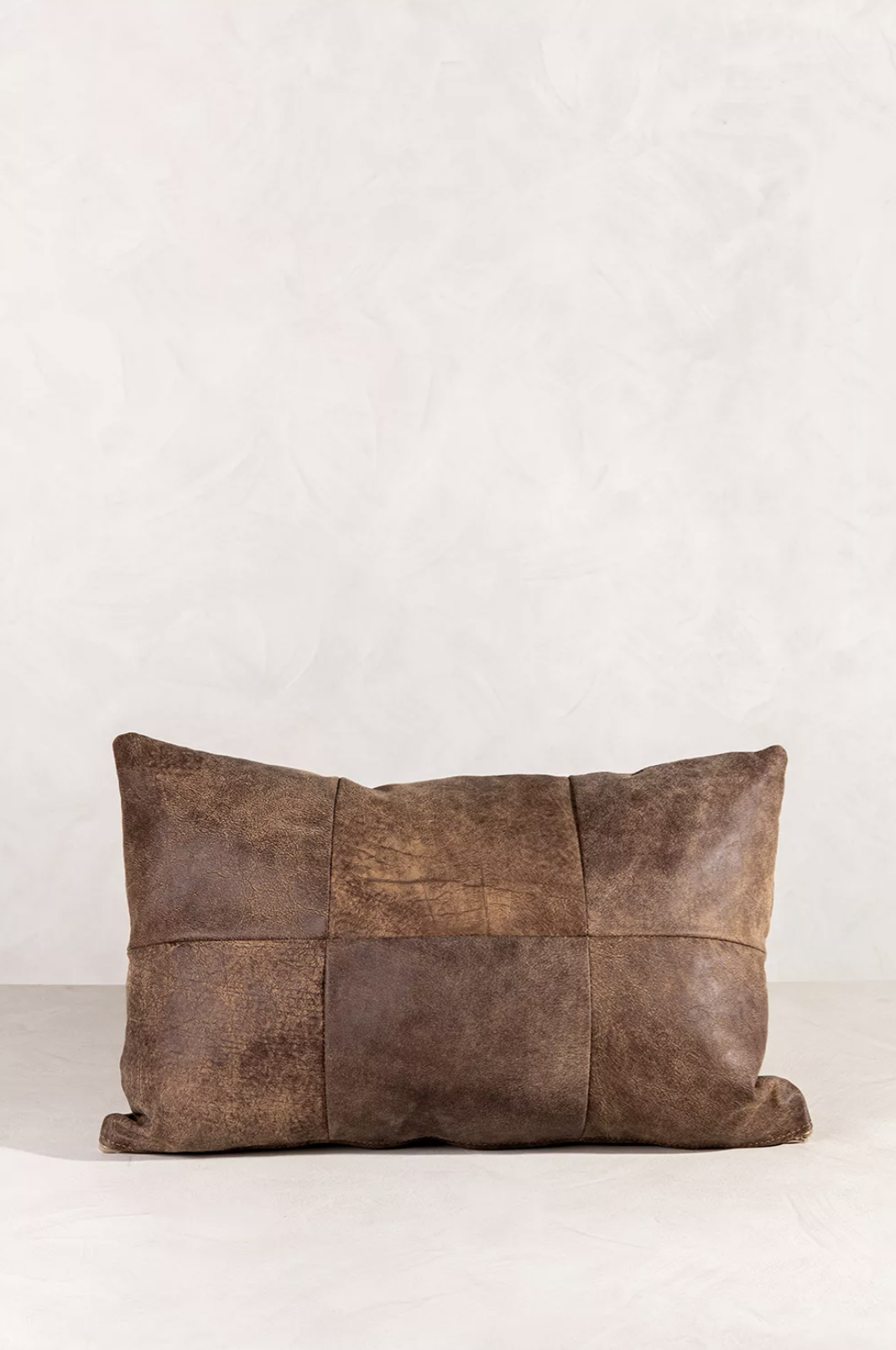 RUBBED LEATHER PILLOW – XL
