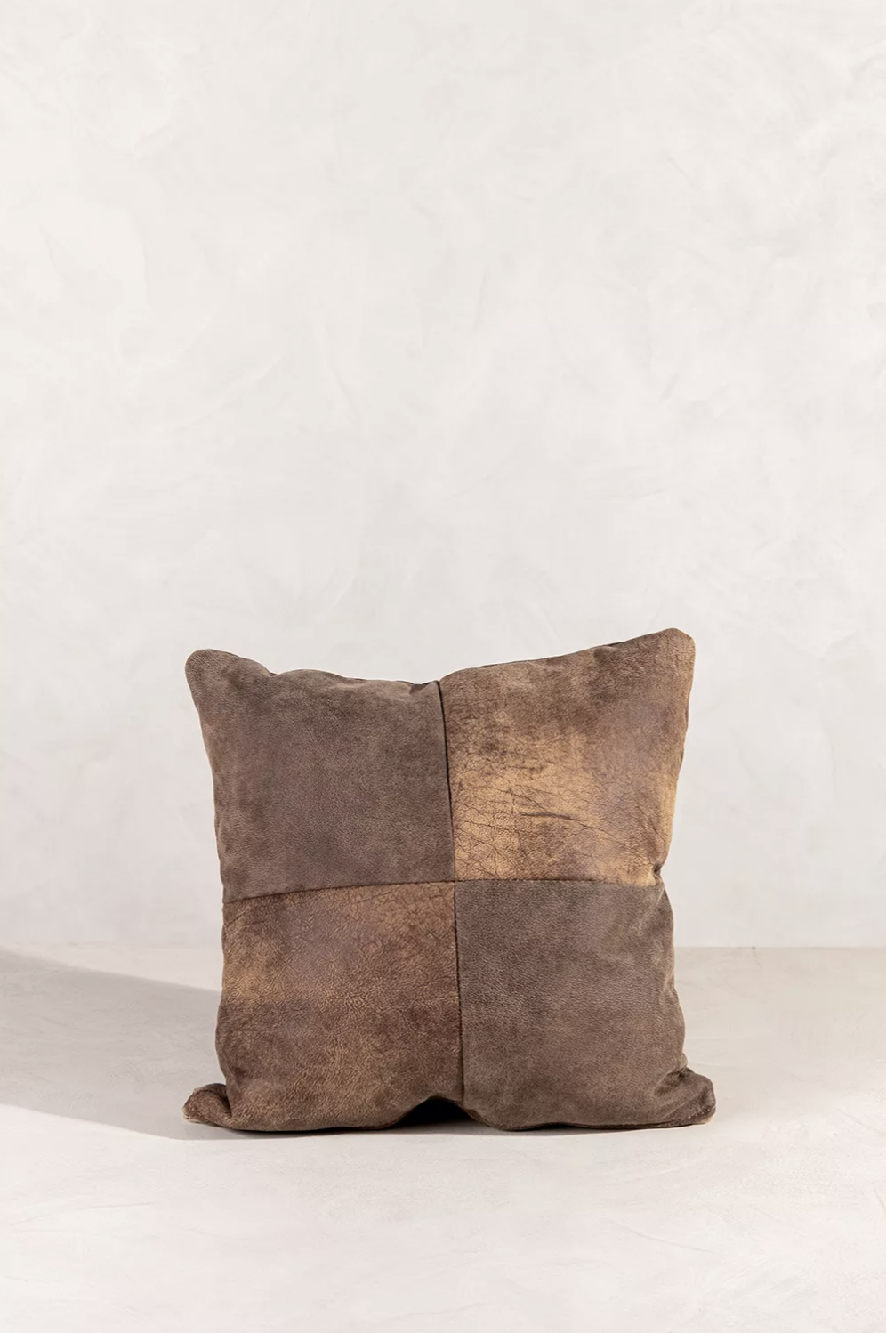 RUBBED LEATHER PILLOW – S